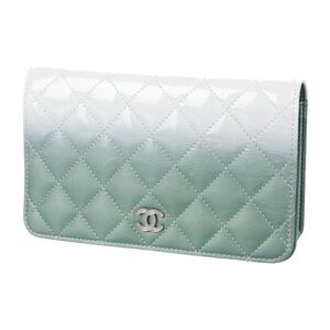 CHANEL wallet on chain